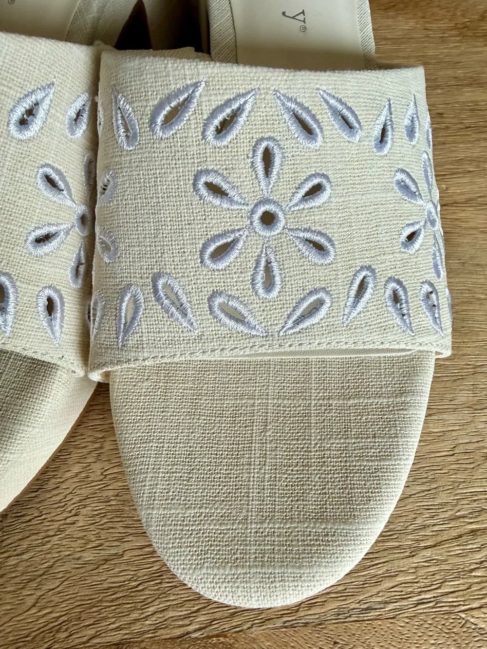 Copper Key Cream Embroidered Platform Sandals Women’s 10